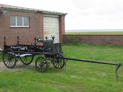 lijkenwagen bij stalling